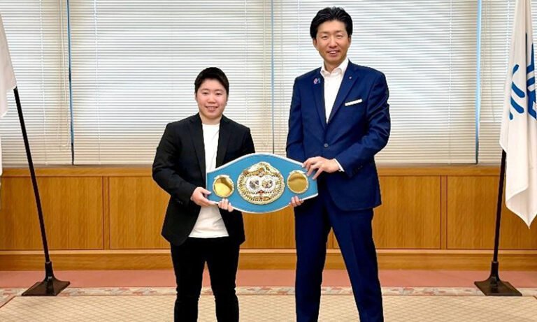 山中菫選手が堺市長を表敬訪問　IBF王座返り咲きを報告