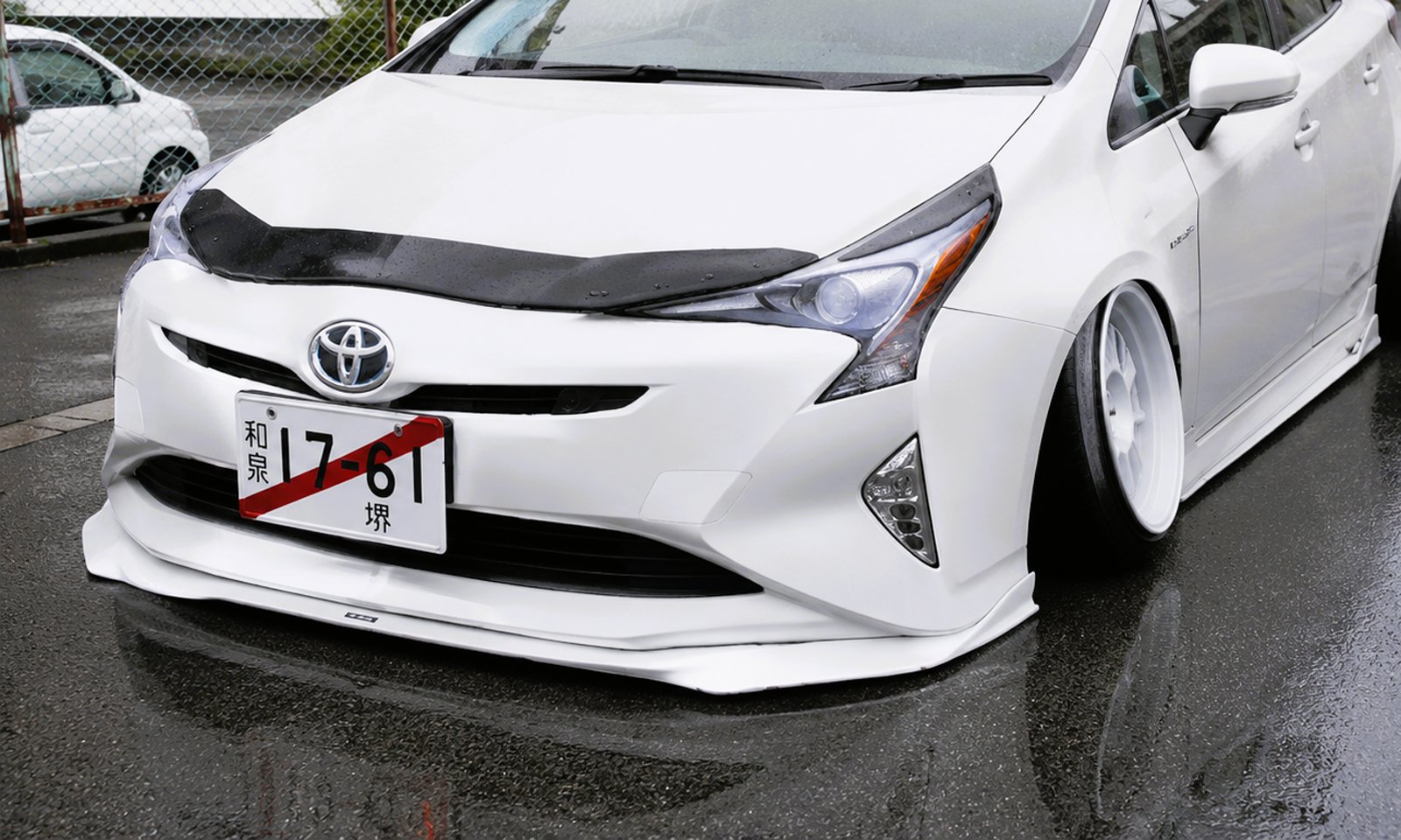 不正改造車に「仮ナンバー」を付けたイメージ画像