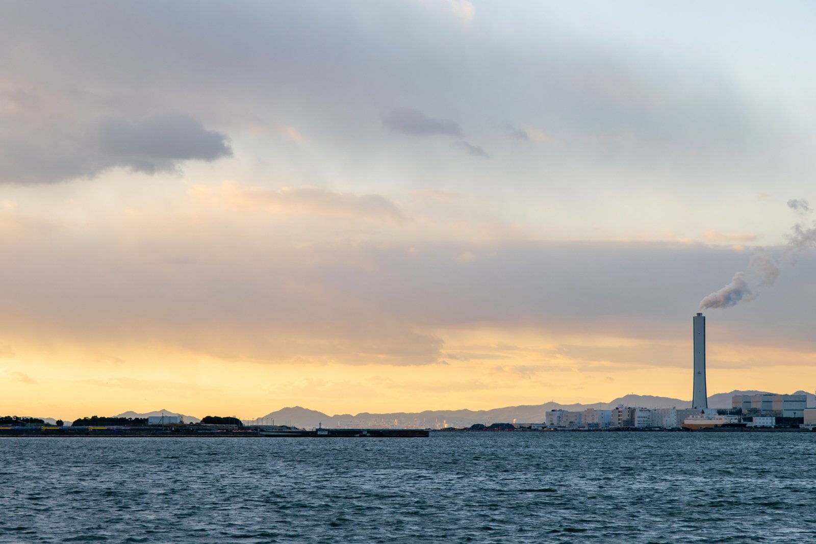 堺臨海工業地帯の夕焼け