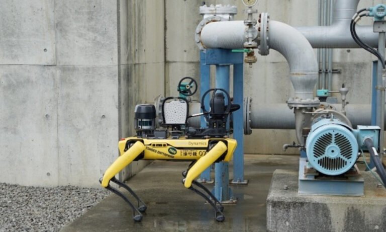 コスモ石油堺製油所で四足歩行ロボットの設備点検を検証