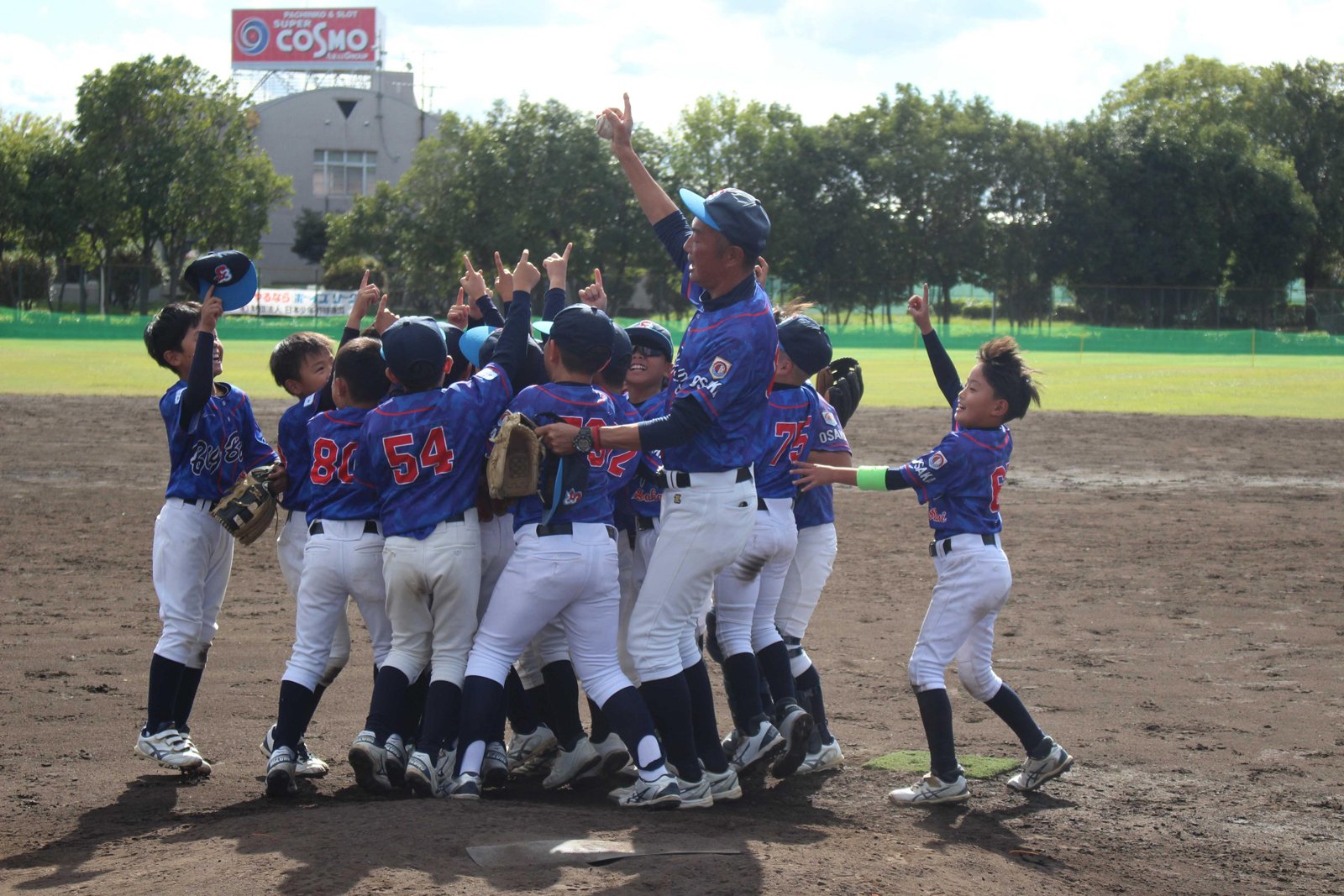 前回の日本少年野球関西キッズドリーム大会で優勝した堺中央ボーイズの選手たち