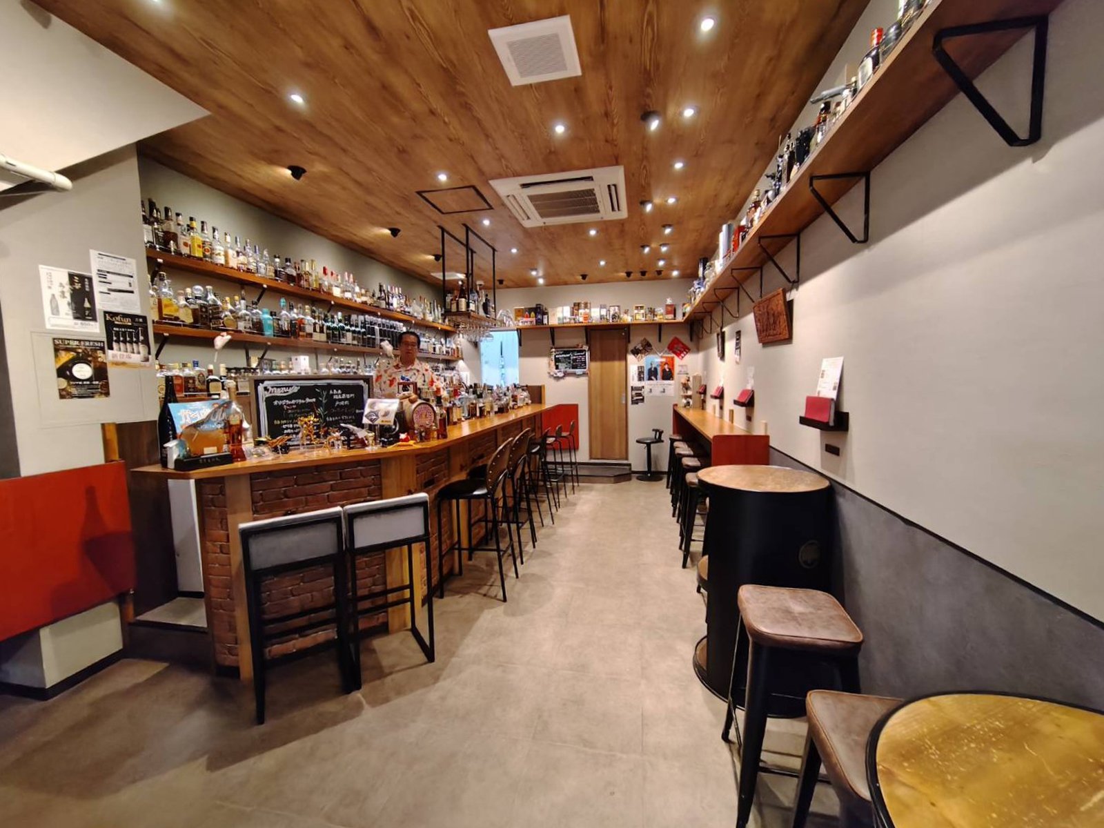 お酒の美術館 堺東店の店内