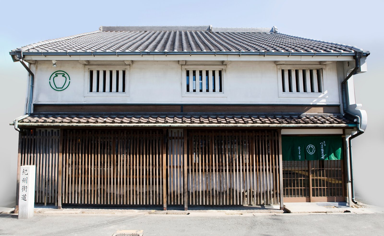 旧「魚仁」の建物を活用した茶寮 つぼ市製茶本舗 堺本館の外観