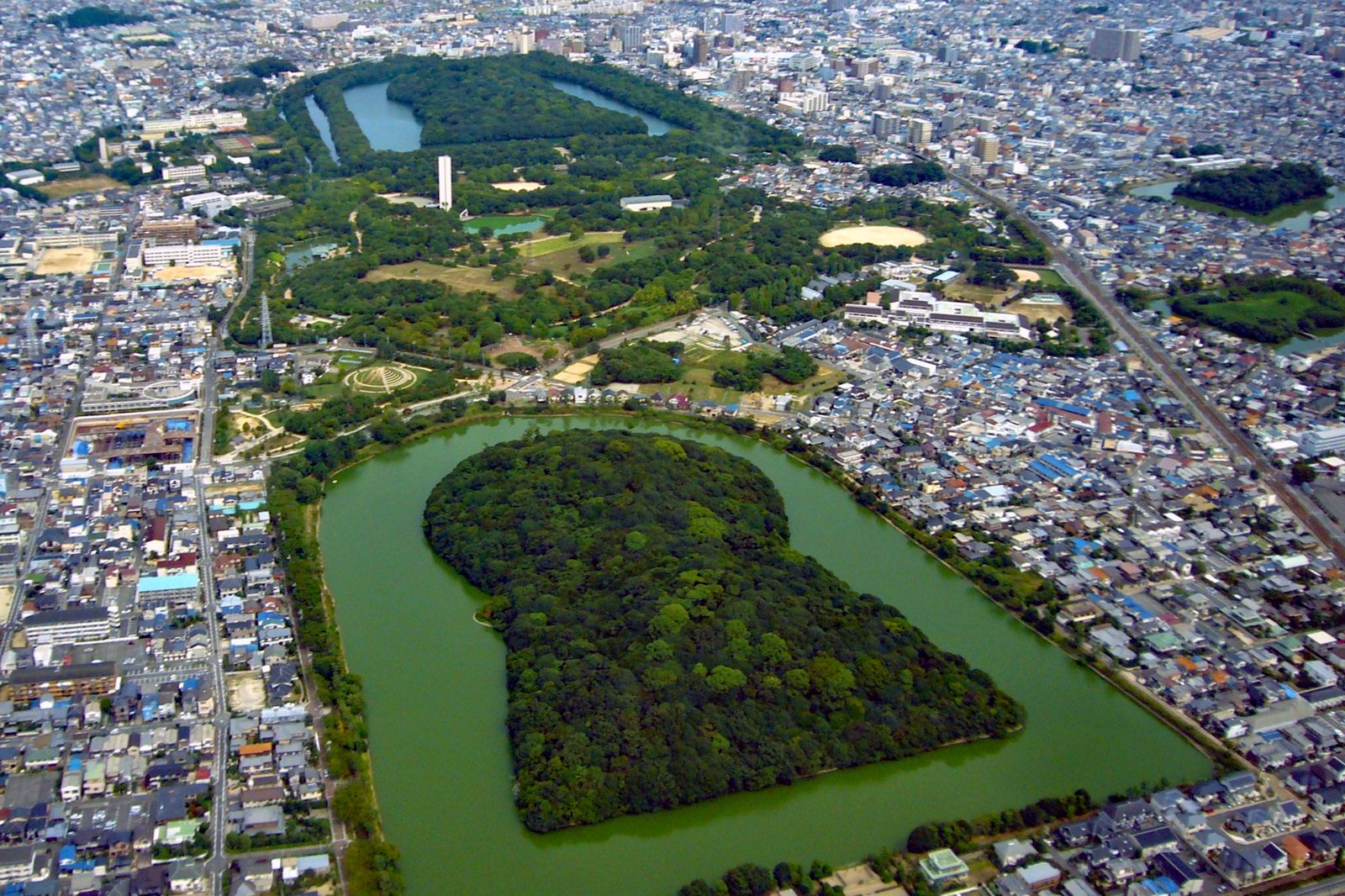 堺市の市街地を上空から望む航空写真