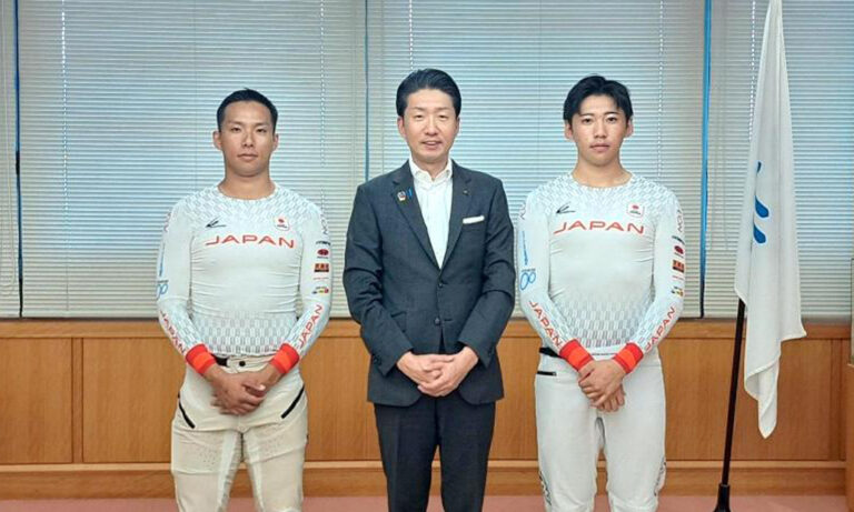 堺市在住のBMX選手2人が国際大会で上位入賞　島田遼選手と狩峰颯太郎選手、市長に報告