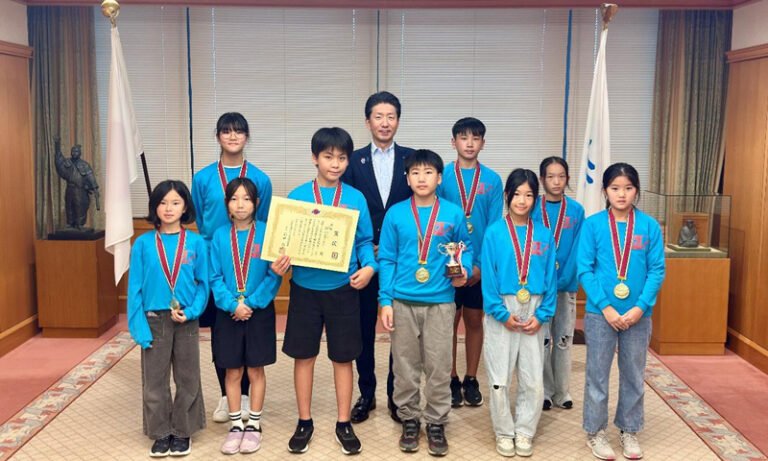 堺Homies（ほーみーず）が全日本ジュニア・ユース綱引選手権で優勝　市長に報告
